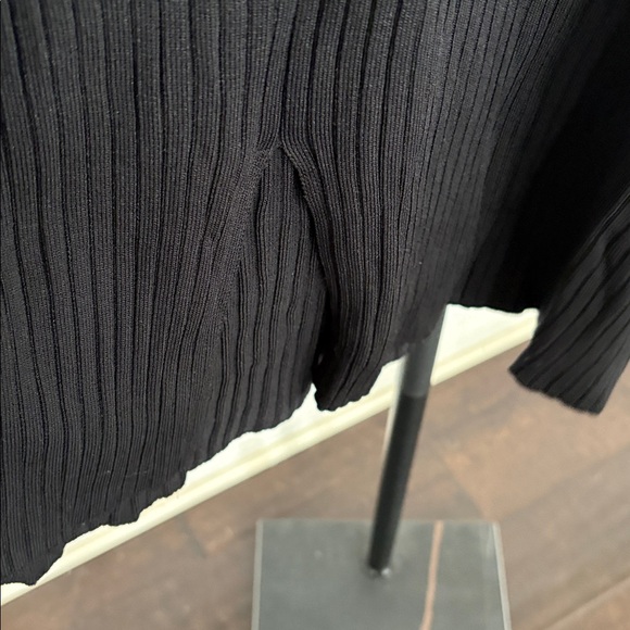 Halara front and back v neck sleeveless midi NWT Size M - Picture 3 of 4